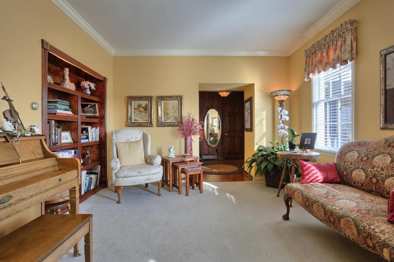 Annville Inn Bed & Breakfast Bed & Breakfast